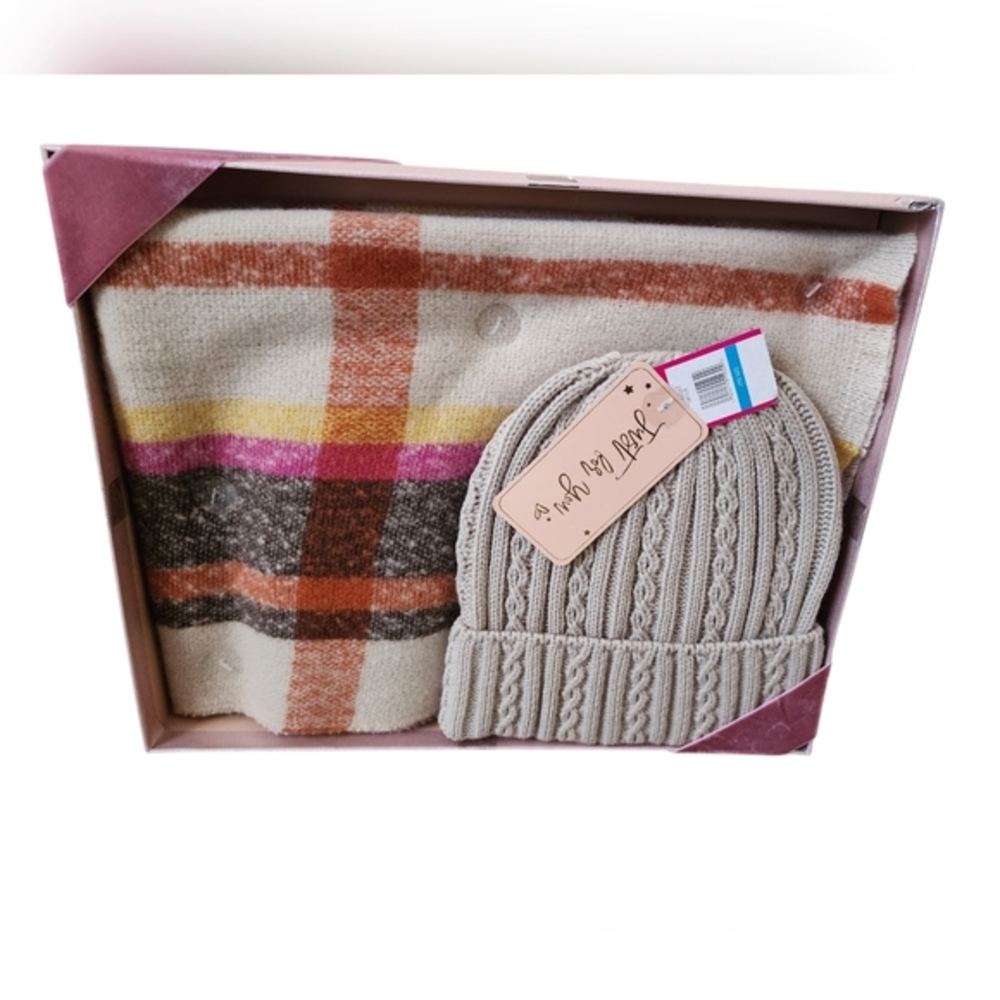 Vince Camuto Scarf & Beanie Set